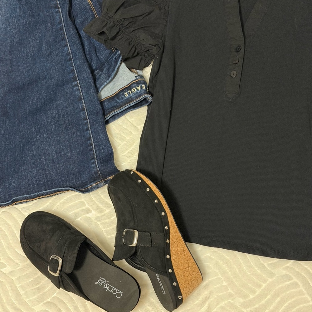 Black Corky wedge mule